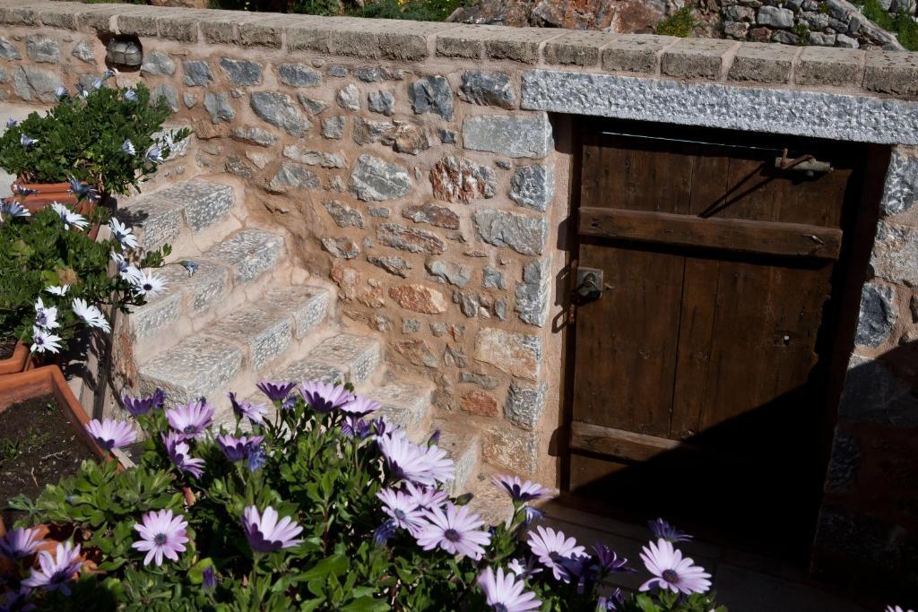 فندق Mavromichalai Liménion المظهر الخارجي الصورة